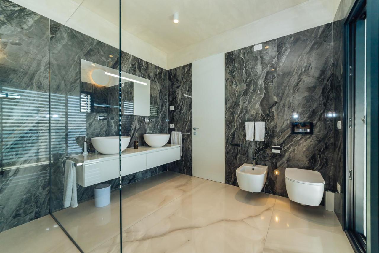 Villa Sabrina Riviera Dei Fiori A Picco Sul Mare Con Piscina Privata ,Wellness & Spa Імперія Екстер'єр фото